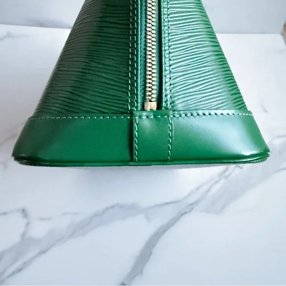 Sale!! Louis Vuitton Green Epi Leather Alma 🍃 - Picture 13 of 15